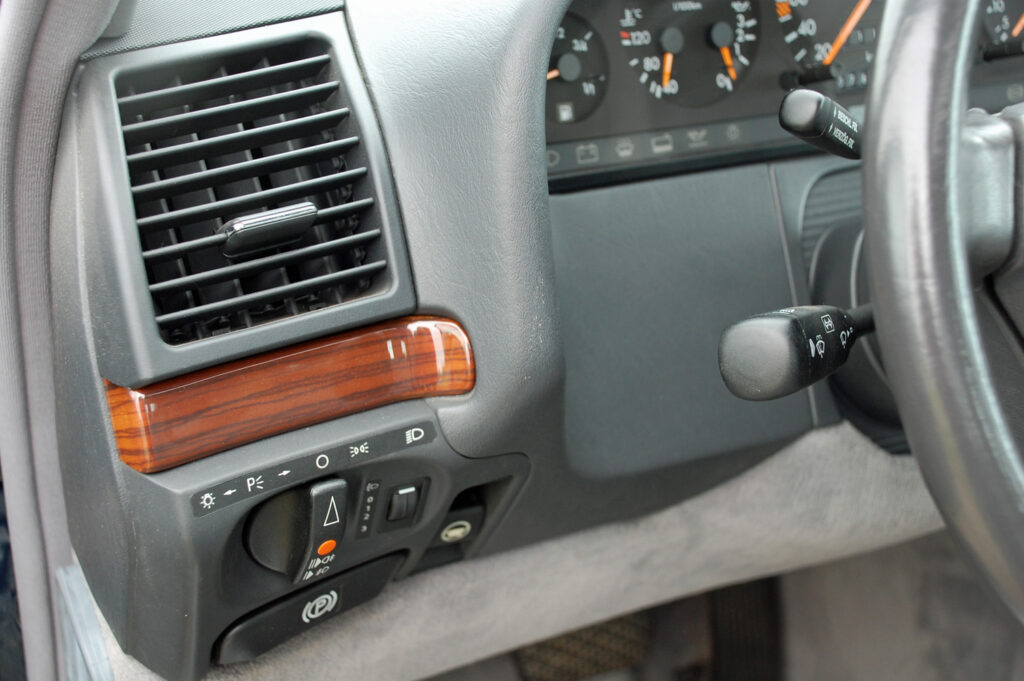 Mercedes Benz 300SE W140